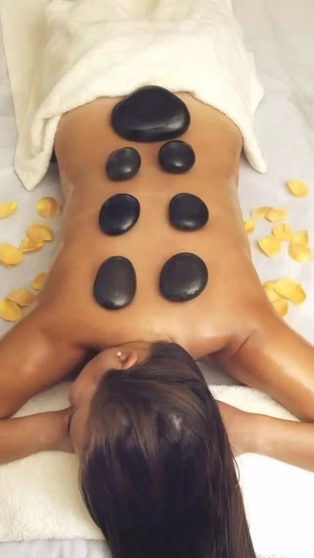 Hawaiianロミロミは、古代ハワイの自然観やスピリチュア...